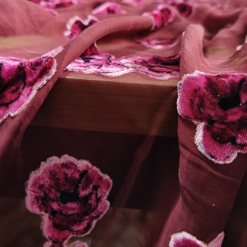 Kırmızı Çiçek İpek Tükenmişlik 23 Momme %100 % Dut İpek 114 cm Genişlik Kumaş Elbise Dıy Dikiş için Ücretsiz Kargo Yaz Yeni Satış