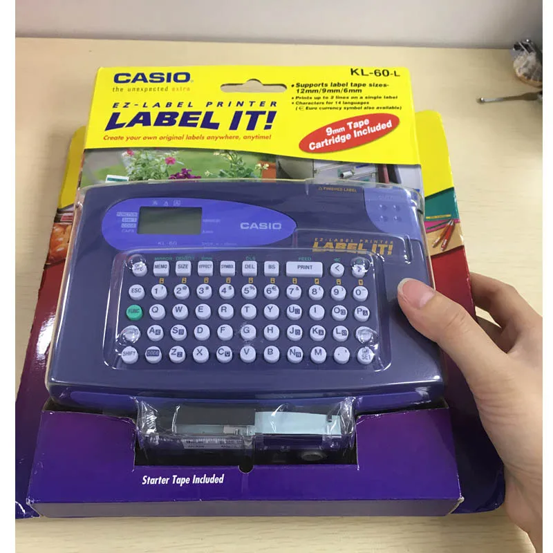 Orijinal Etiket baskı makinesi KL-60 Taşınabilir İngilizce etiket makinesi, yazdırabilirsiniz 6/9 / 12mm etiket 14 dil