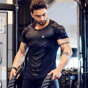 Sıkıştırma Hızlı kuru T-shirt Erkekler Koşu Spor Sıska Kısa Tee Gömlek Erkek Spor Salonu Spor Vücut Geliştirme Egzersiz Siyah Üstleri Giyim