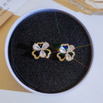 YENİ Narin Ultra Pırıltılı Ajur Çiçekler Sahip Üç Oval elmas top küpeler Kadınlar İçin Düğün Hediyesi Takı